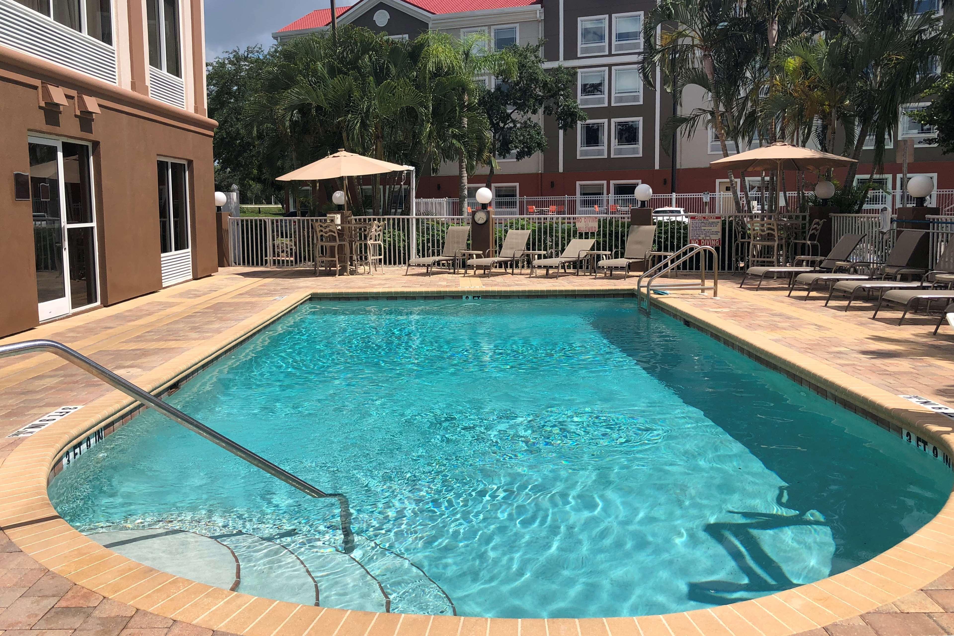Best Western Plus Ambassador Suites Venice Gardens Exterior foto