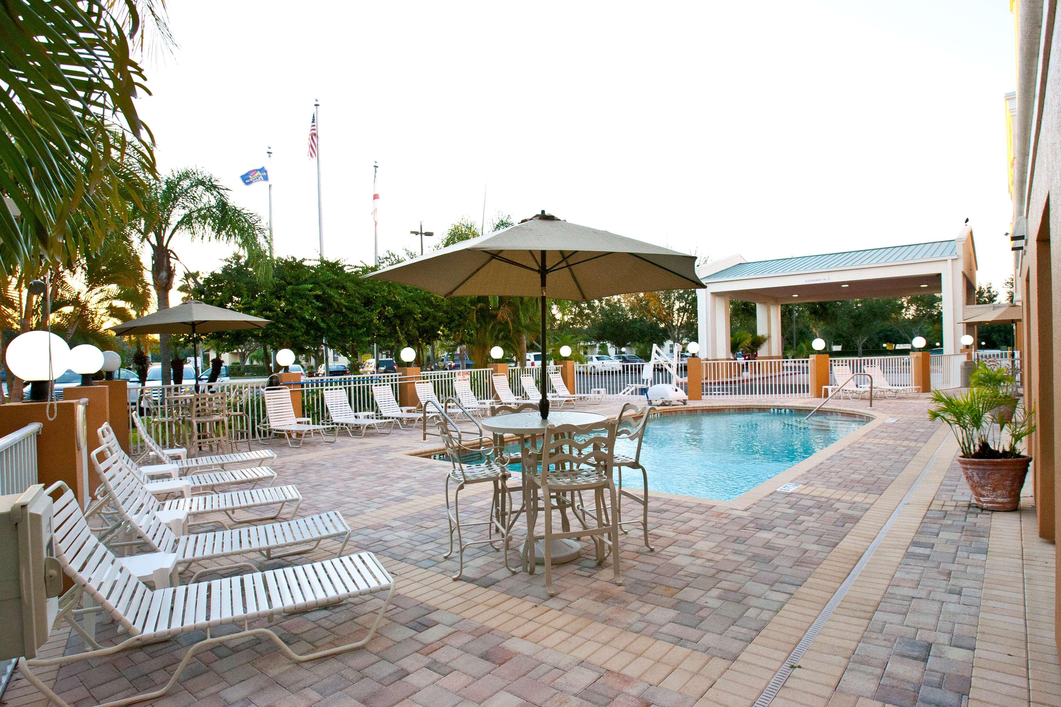 Best Western Plus Ambassador Suites Venice Gardens Exterior foto