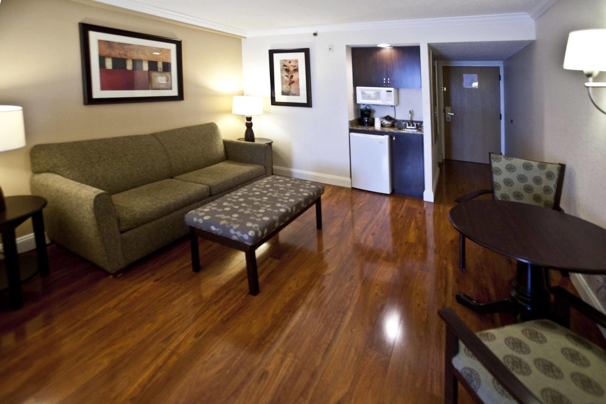 Best Western Plus Ambassador Suites Venice Gardens Exterior foto
